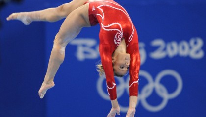 开云入口-德约科维奇斯图加特惊艳亮相，尼斯战术微调今夜引爆全场