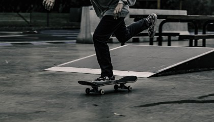 开云网页版-竞技世界的永恒变奏，从骑士更衣室到TheShy十场惊艳，再到维拉战术微调